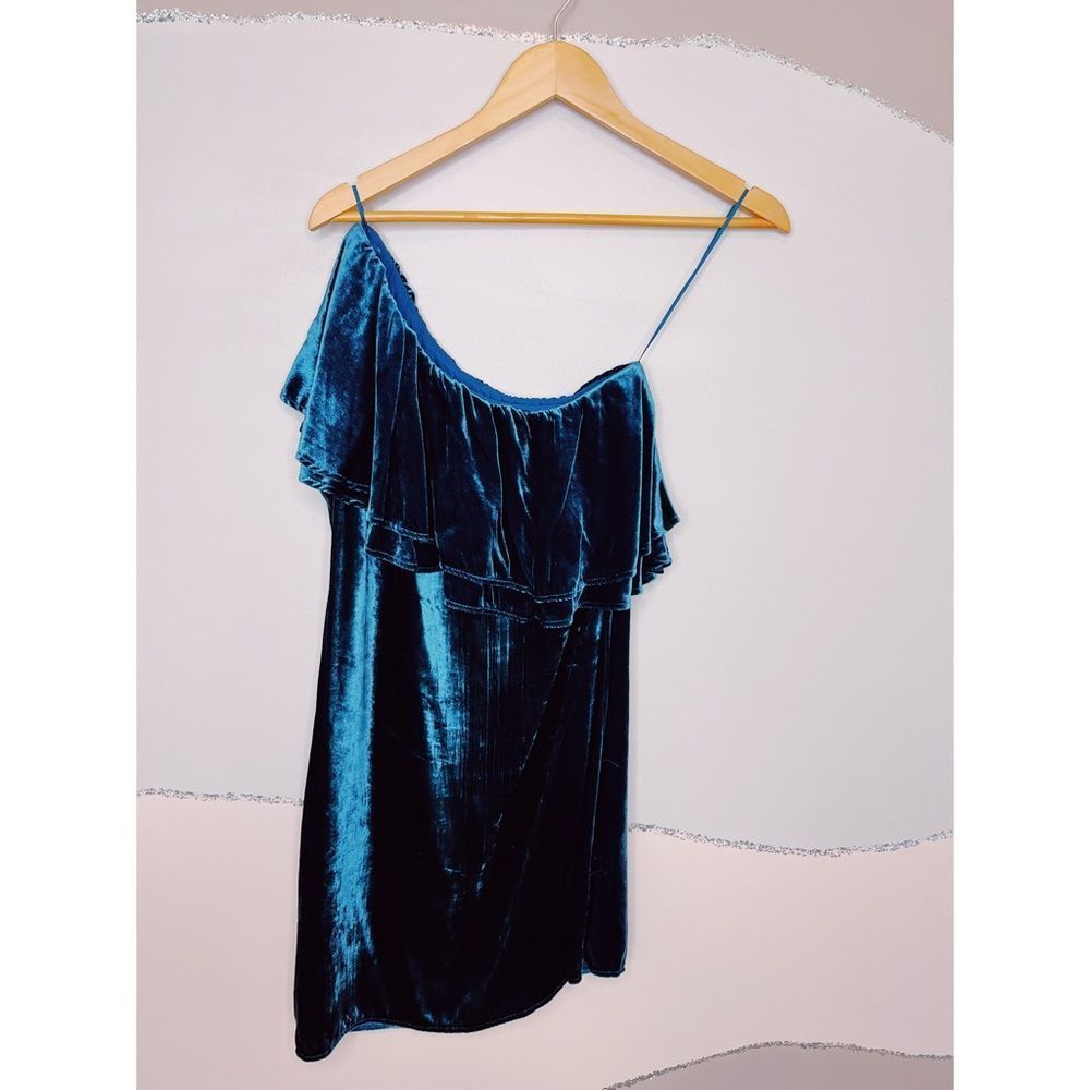 New Wayf One Shoulder Velvet Ruffle Cocktail Dress